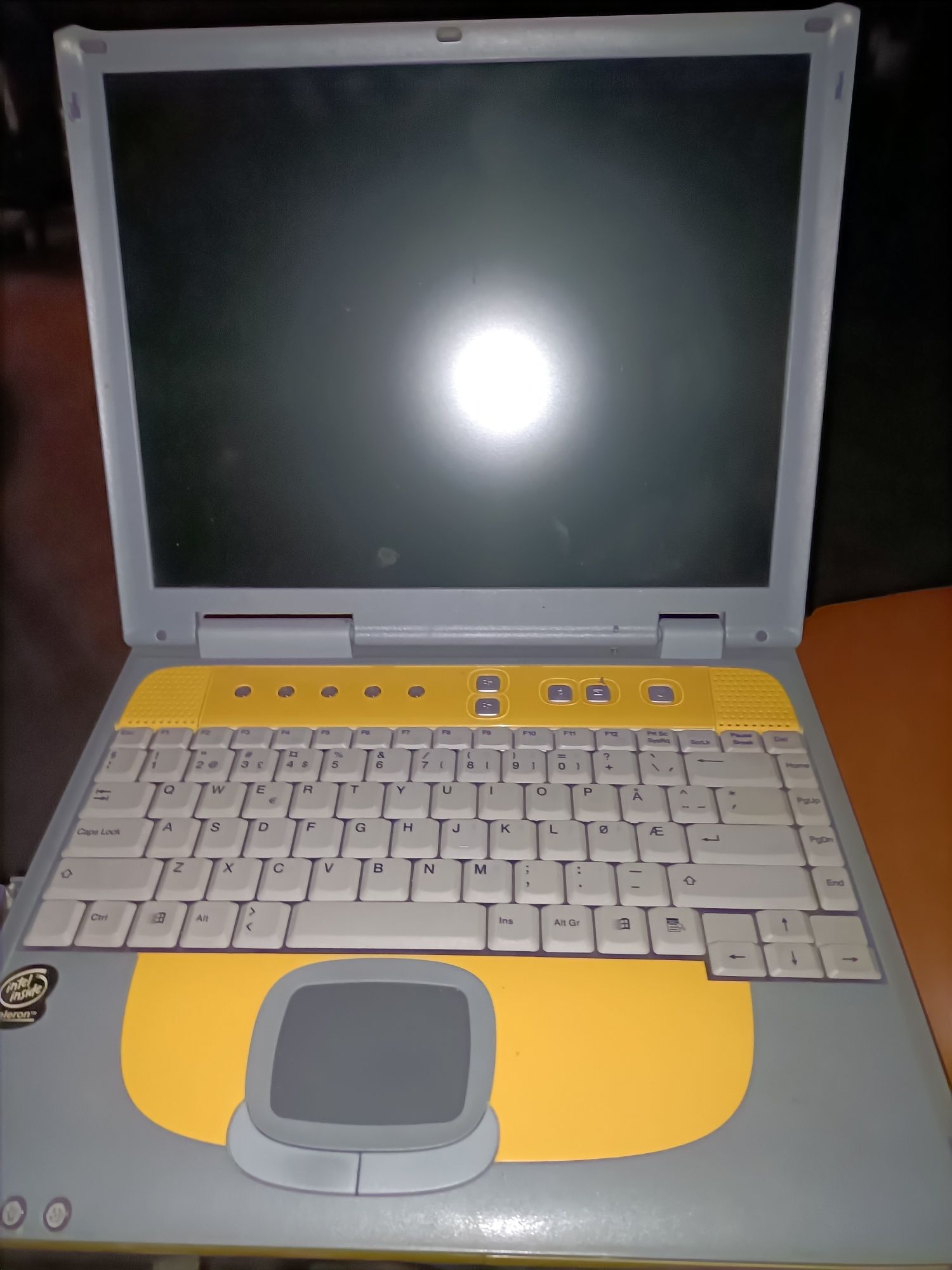 Laptop ecs a900i