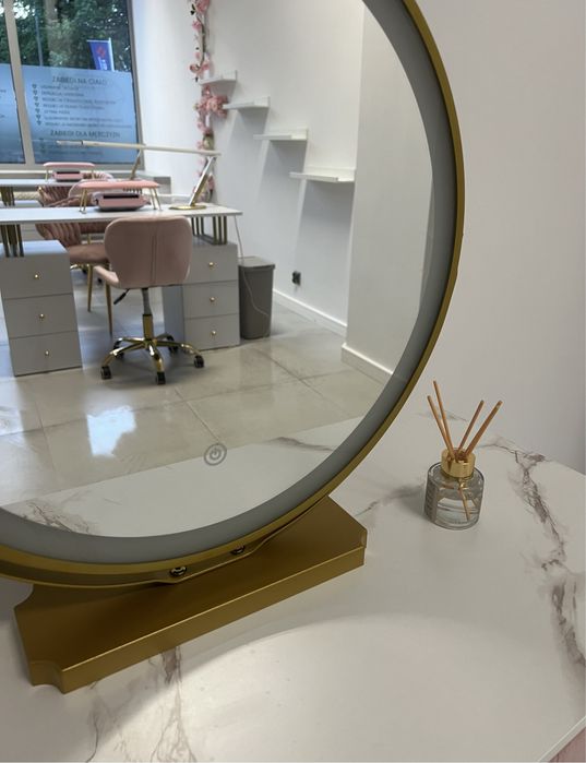 Do wynajęcia stanowisko manicure/pedicure nowy salon/witryny/parking