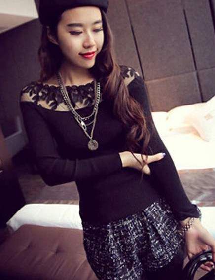 Blusa Preta Renda Peito - Tamanho S - Mulher