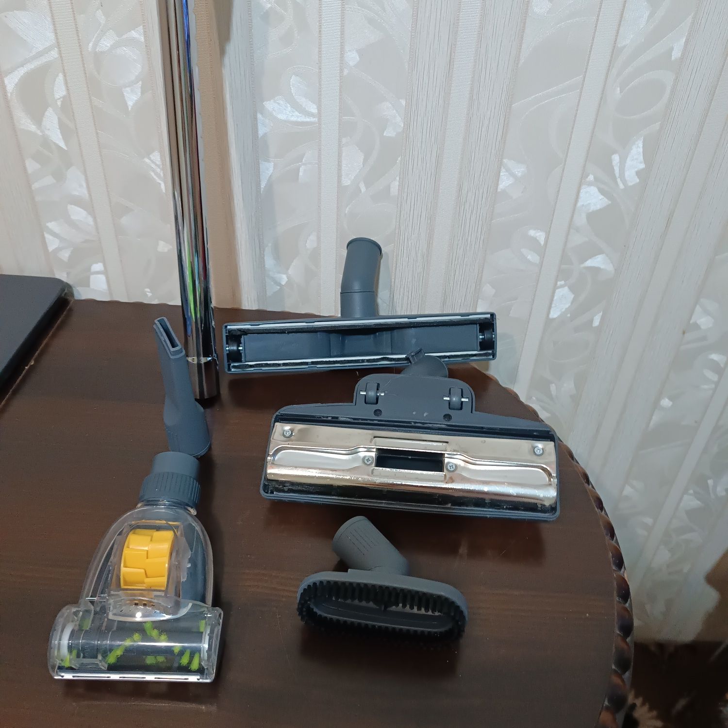Пилосос MalTec   4200 Вт 1 турбо 
НАДІЙНА ЦИКЛОННА ТЕХНОЛОГІ