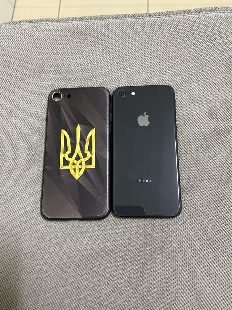 Продам IPhone 8/64