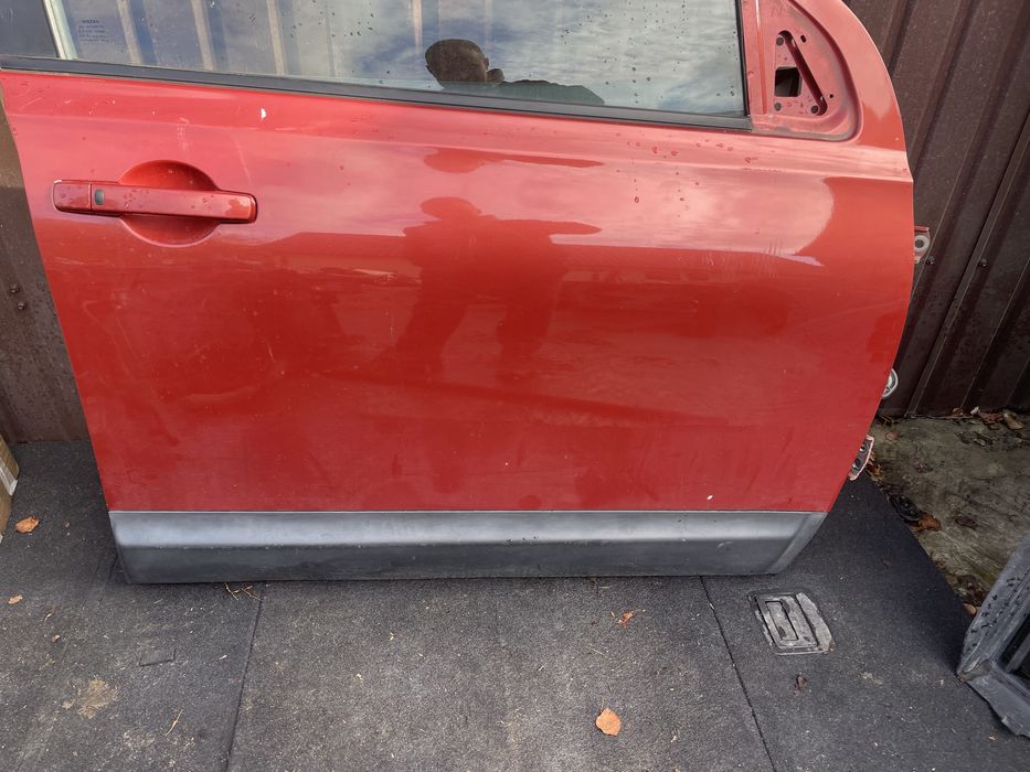 Передні праві двері Nissan qashqai j10