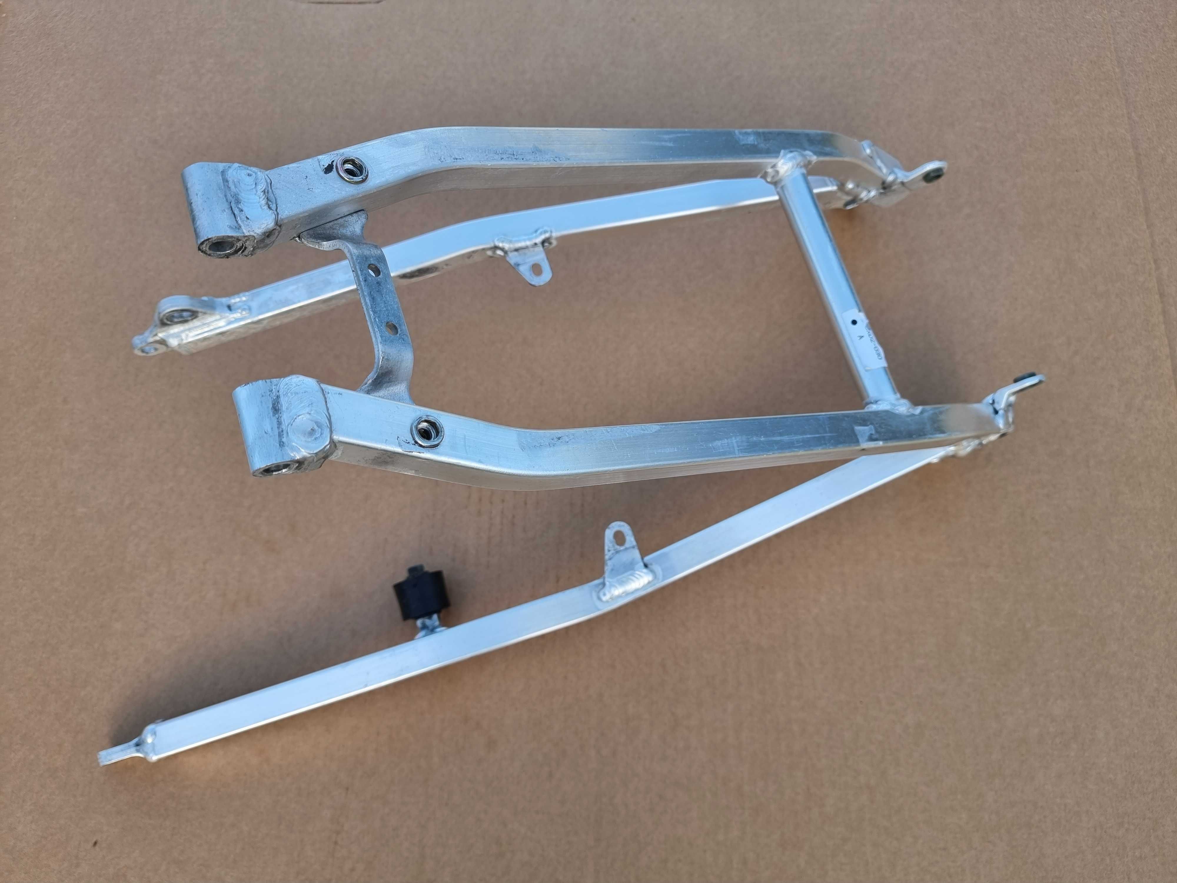 Subframe subrama rama zadupek Yamaha YZF 250 / 450 rok 04 idealna !