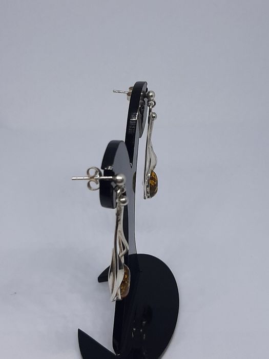 Kolczyki wiszące ze srebra, srebro 925 z bursztynem