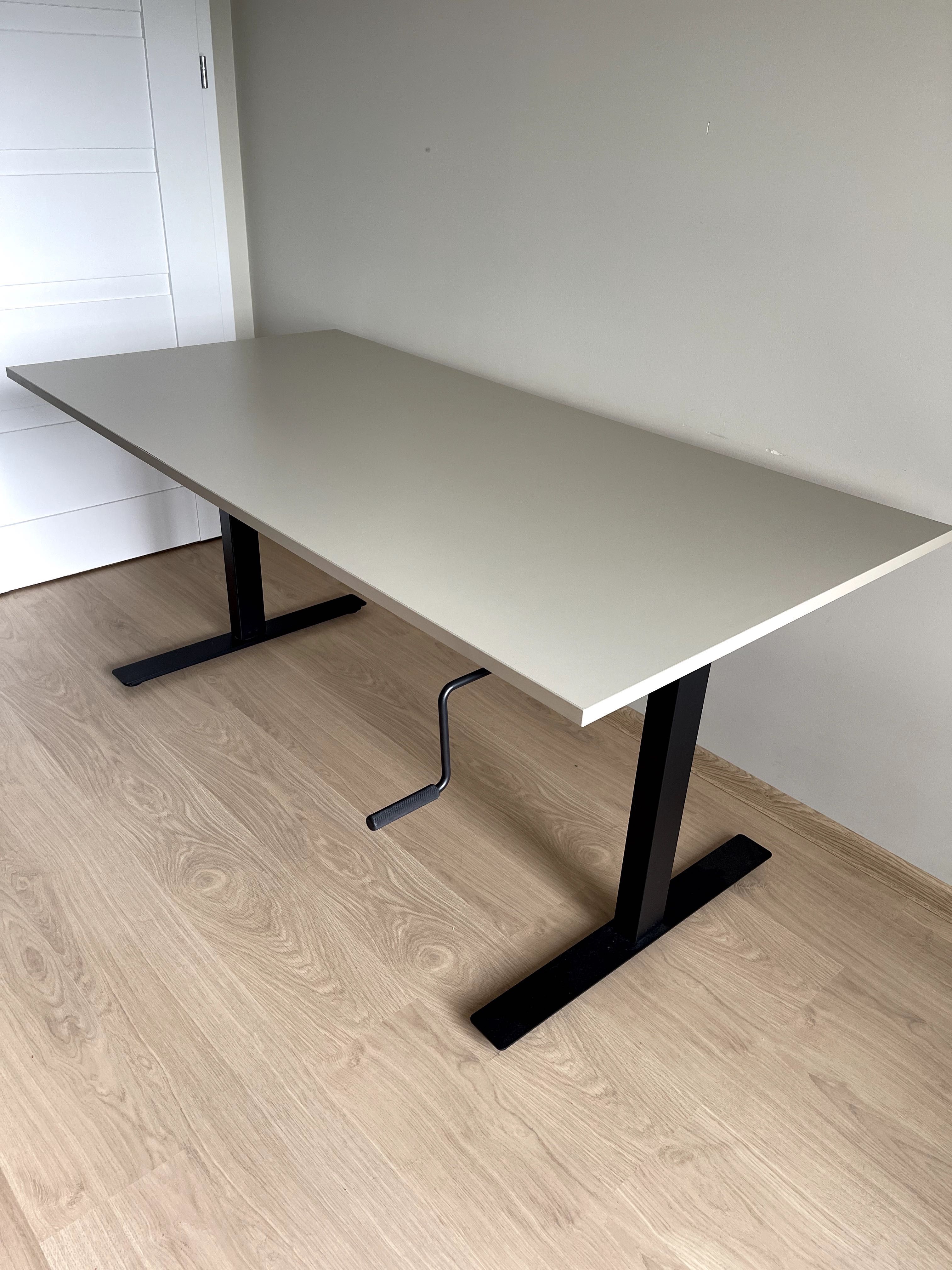 Duże biurko Ikea TROTTEN 160x80 z regulacją wysokości