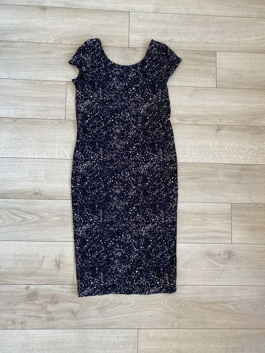 Sprzedam czarną sukienkę w bardzo dobrym stanie.