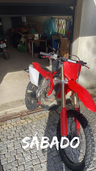 CRF 250 X.