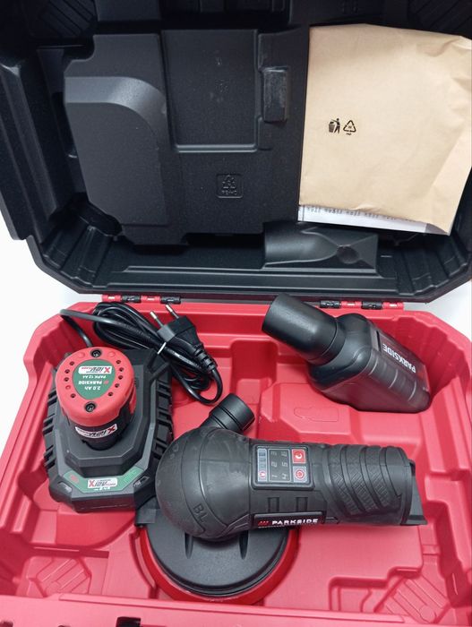 центриком Parkside PAESP 12-Li A1, орбітальна  шліфмашинка парксайд