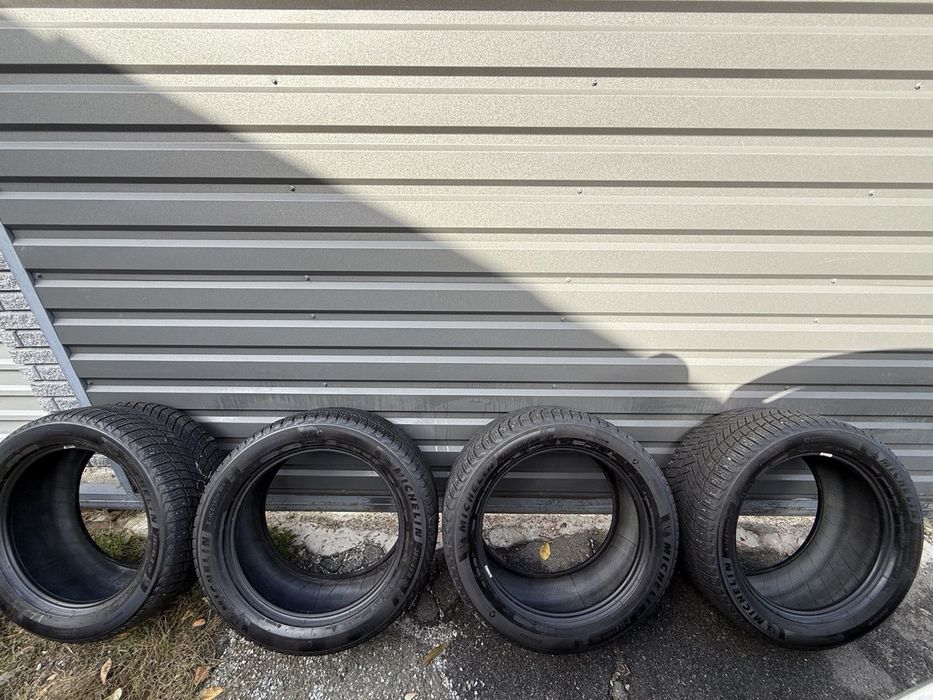 Шини  R20 285/45