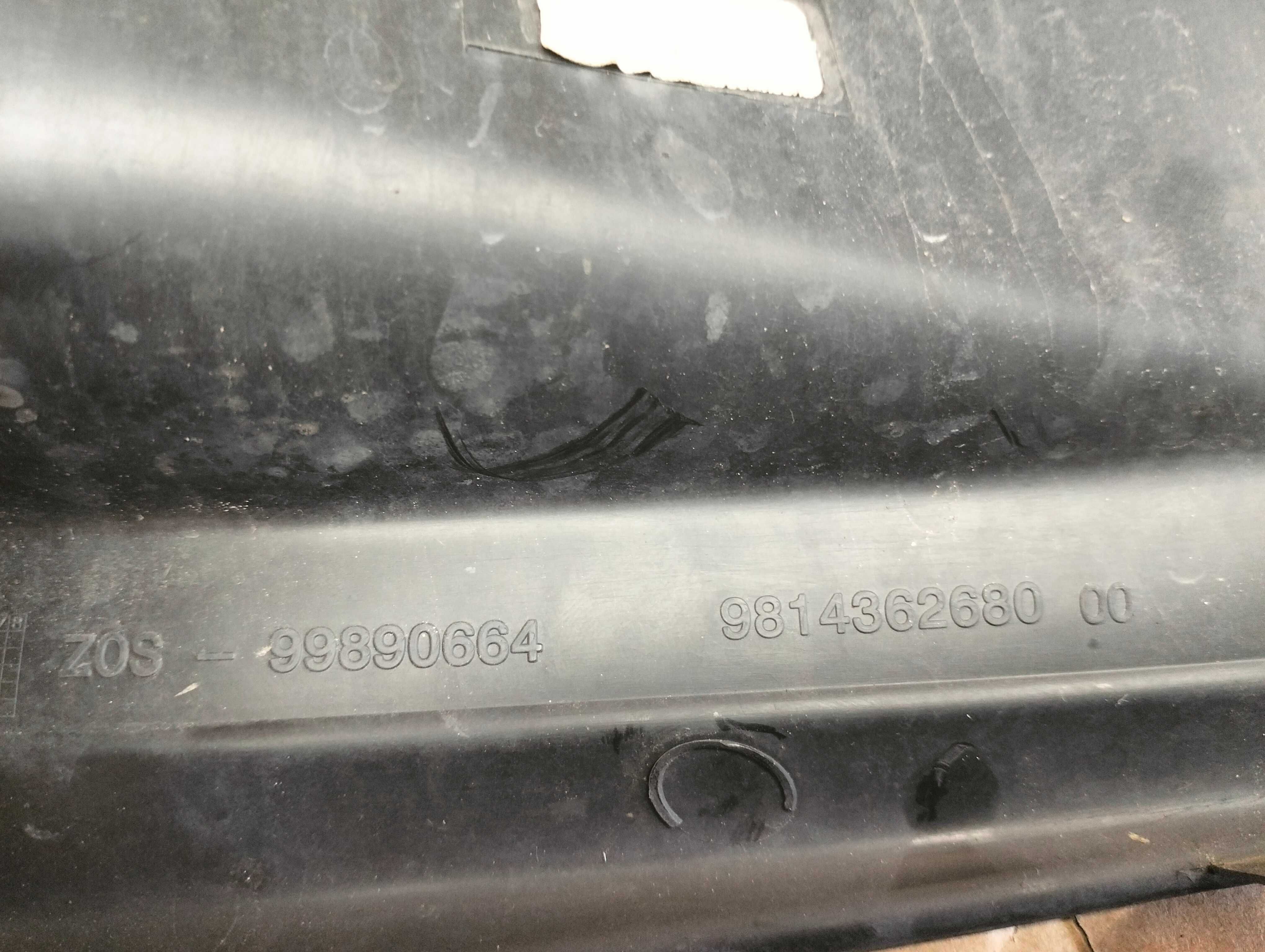 kratka  prawa zderzaka na halogen  citroen c4 picasso