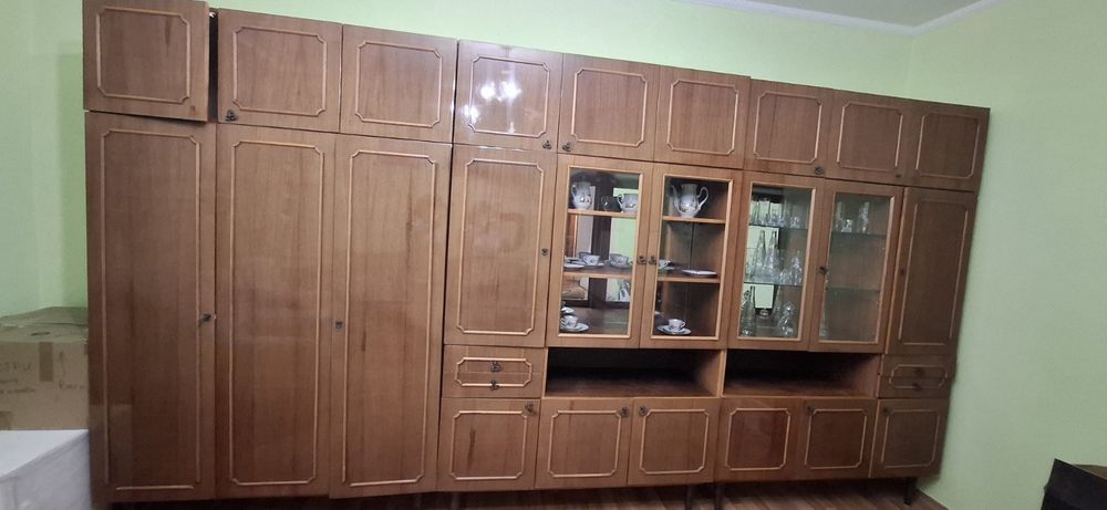 Віддам безкоштовно меблі.