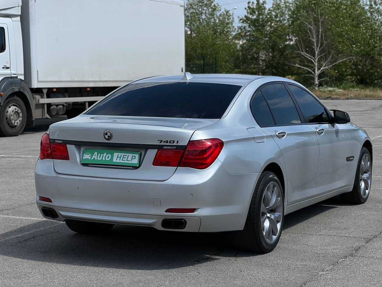 BMW 740i обслужена
