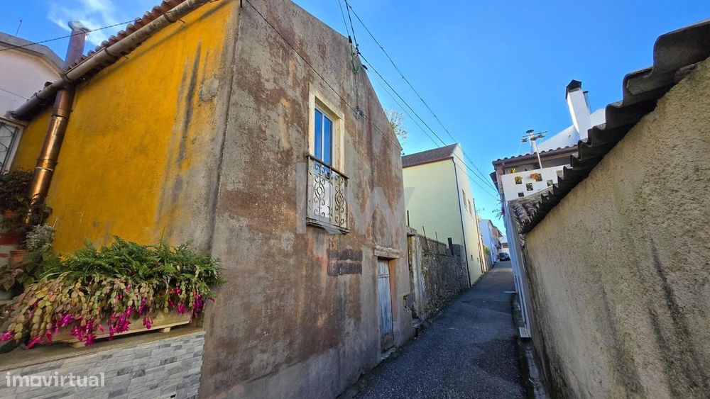 Moradia T2 com pátio para Reabilitar em Alfarelos
