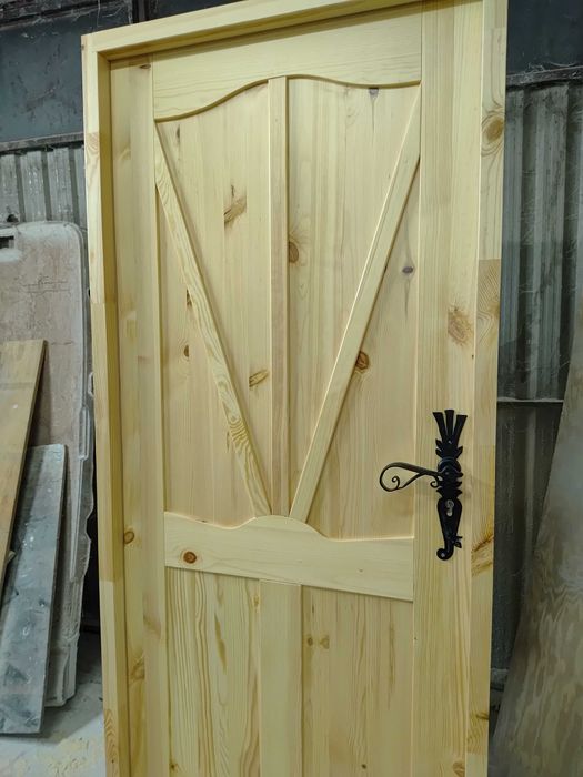 Drzwi drewniane sosnowe wewnętrzne