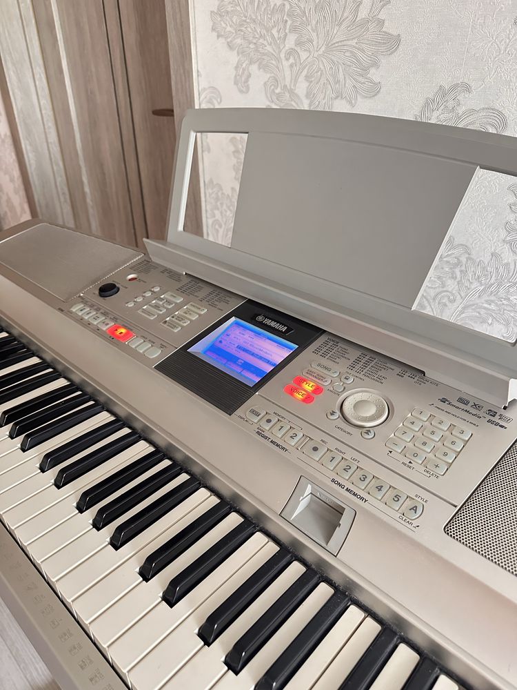 Синтезатор Yamaha Portable Grand DGX-305