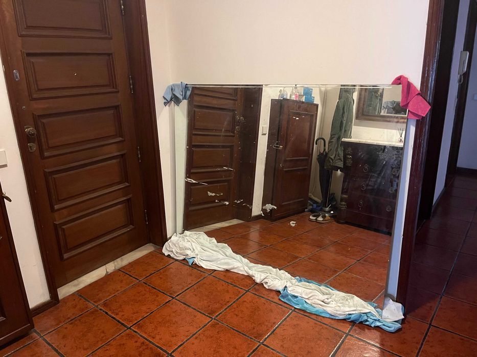 Espelho grande 169x129 cm – bom estado geral