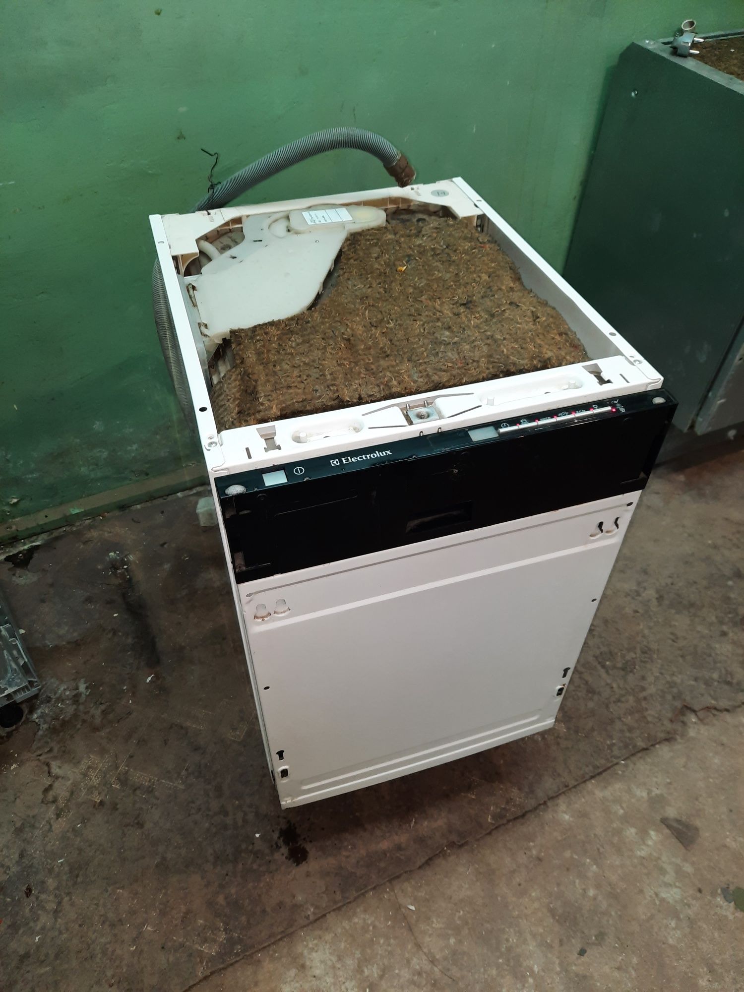 Посудомийна машина вбудована Electrolux,Smeg виробництва Італія