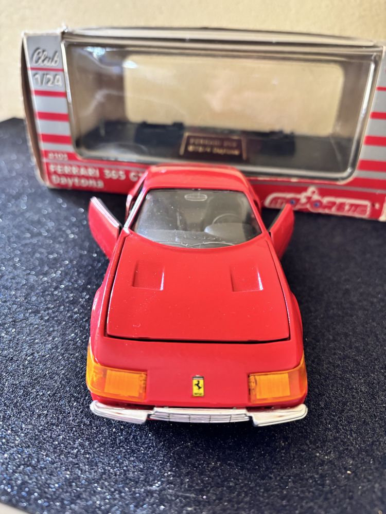 Ferrari 365 gtb4 Daytona 1/24