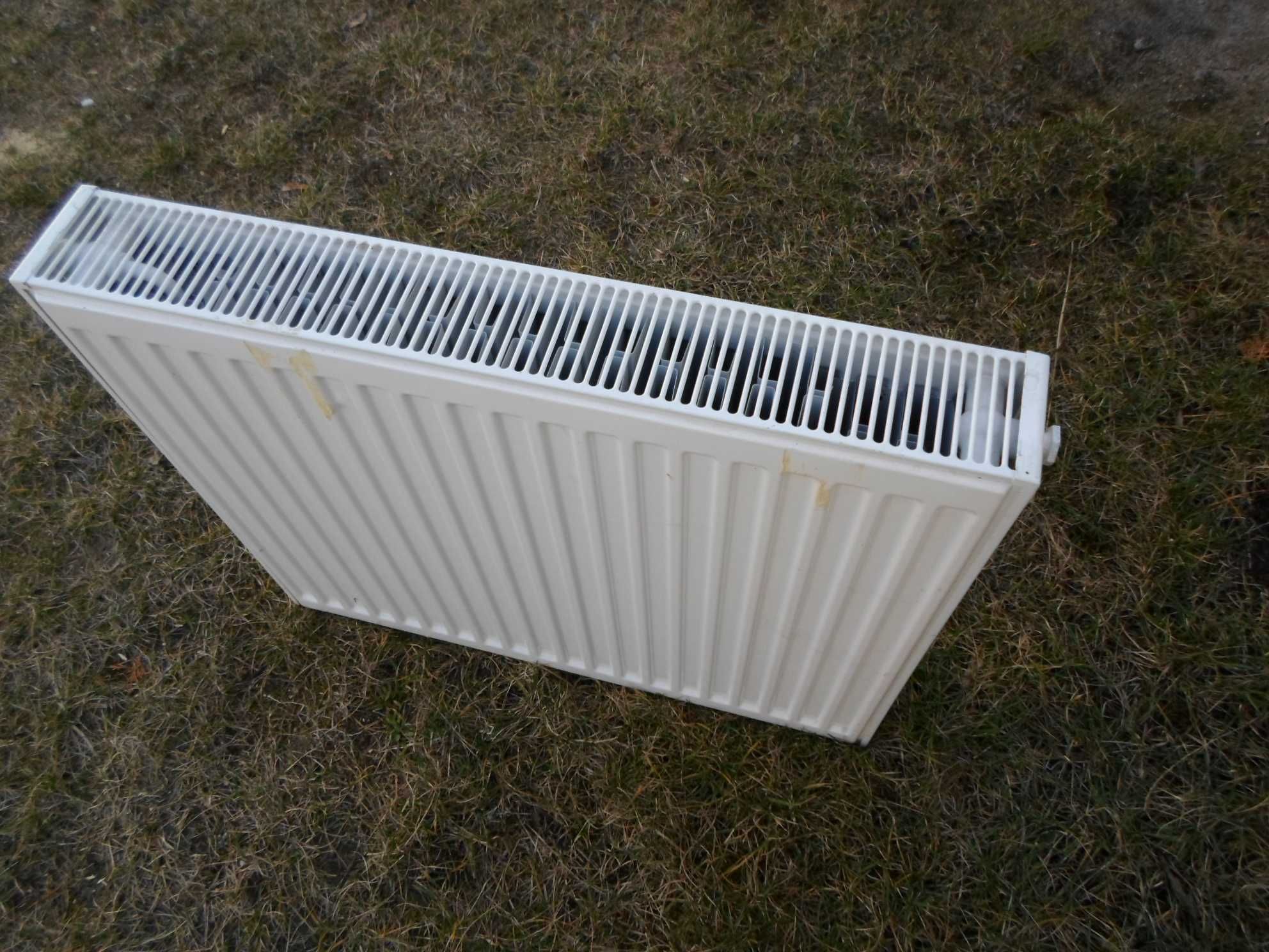 Grzejnik stalowy panelowy V22 600x700x100 dolny