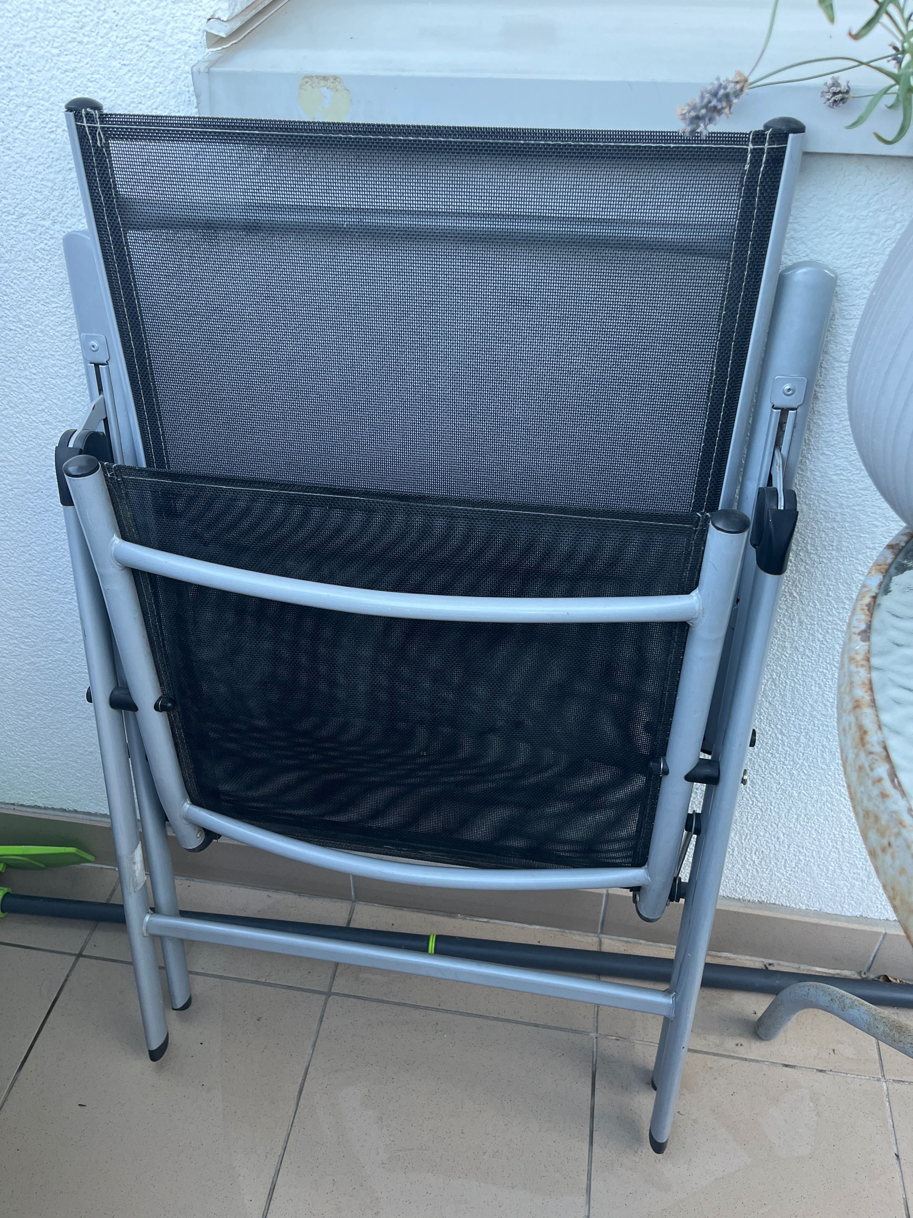 Dwa krzesła balkonowe rozkładane