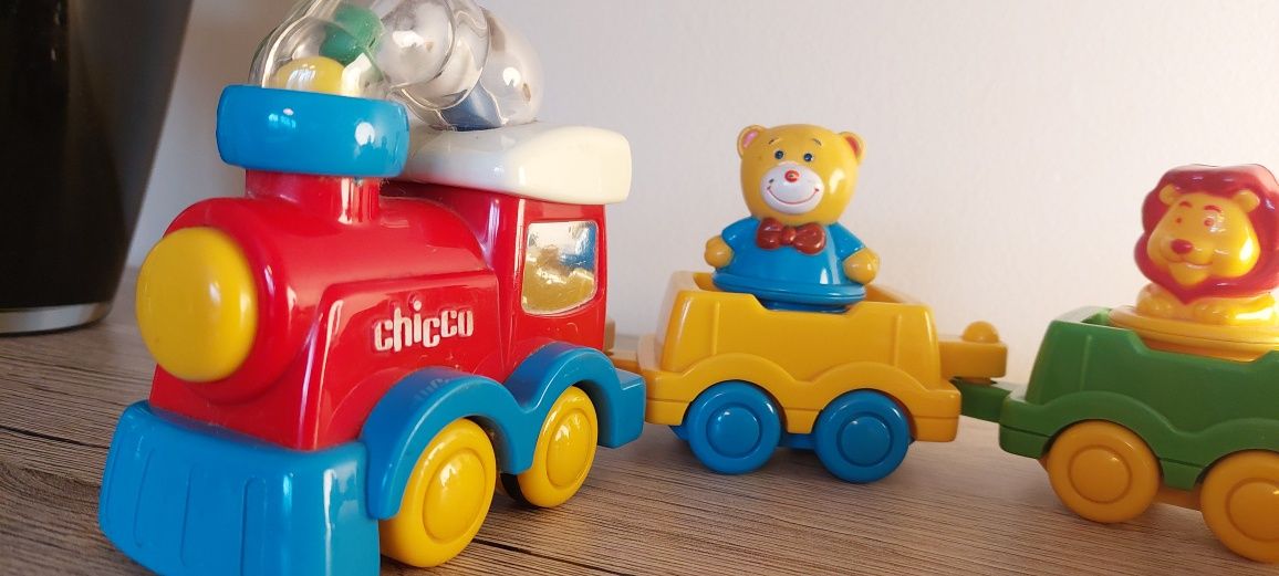 Pociąg Chicco z trzema wagonami