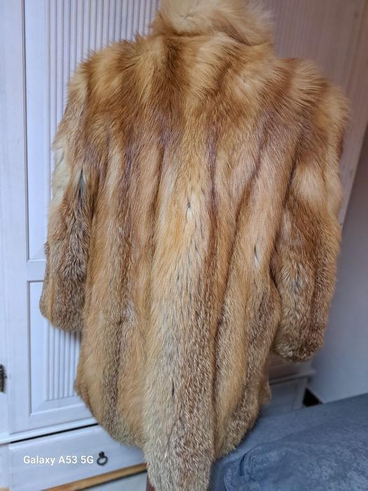 Eleganckie futerko z lisa damskie.