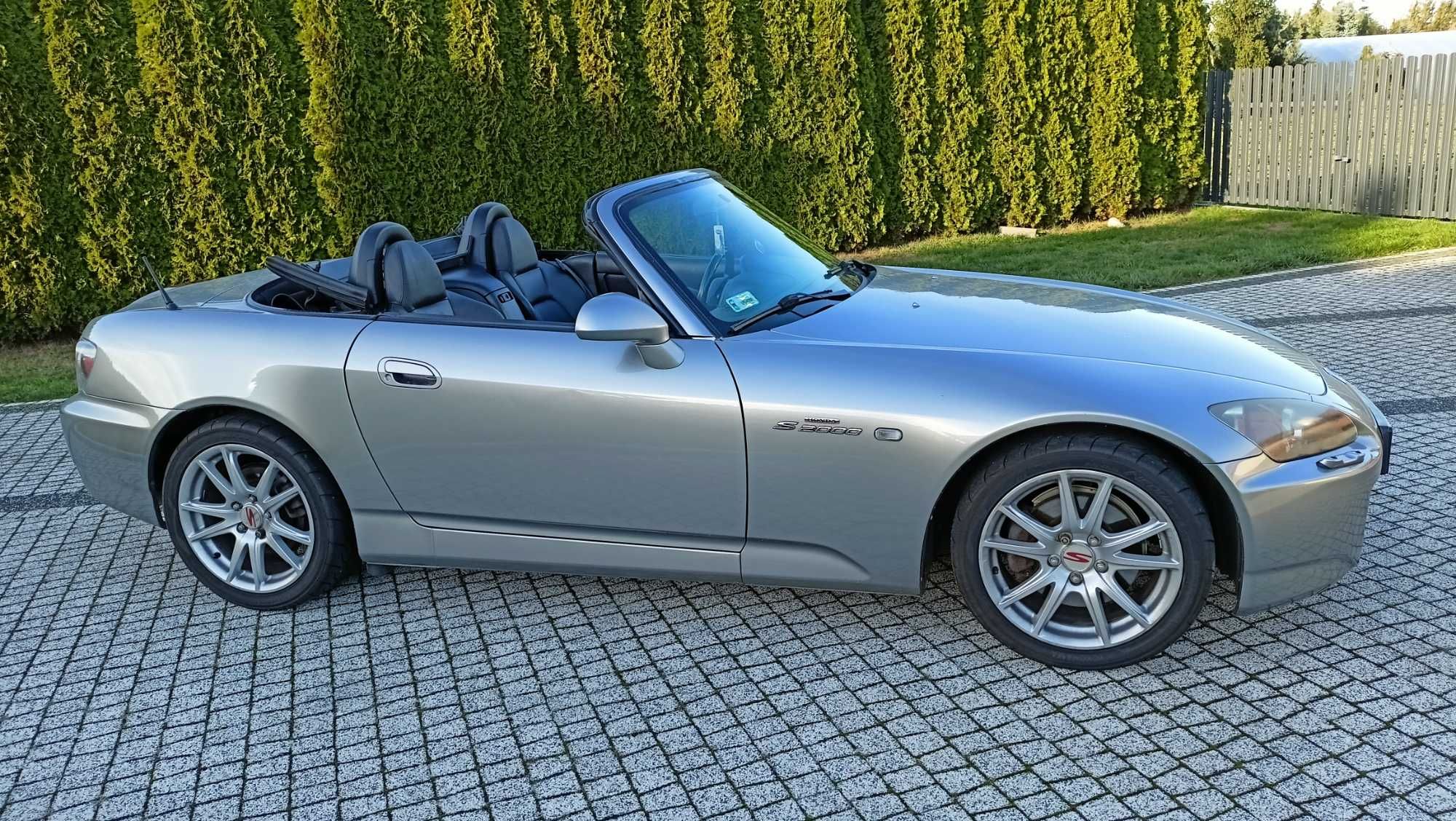 Honda S2000 AP2 roadster