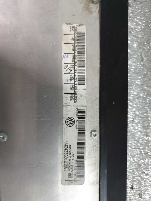 Підсилювач автомагнітоли Passat [B6] VAG 3C0035456G усилитель