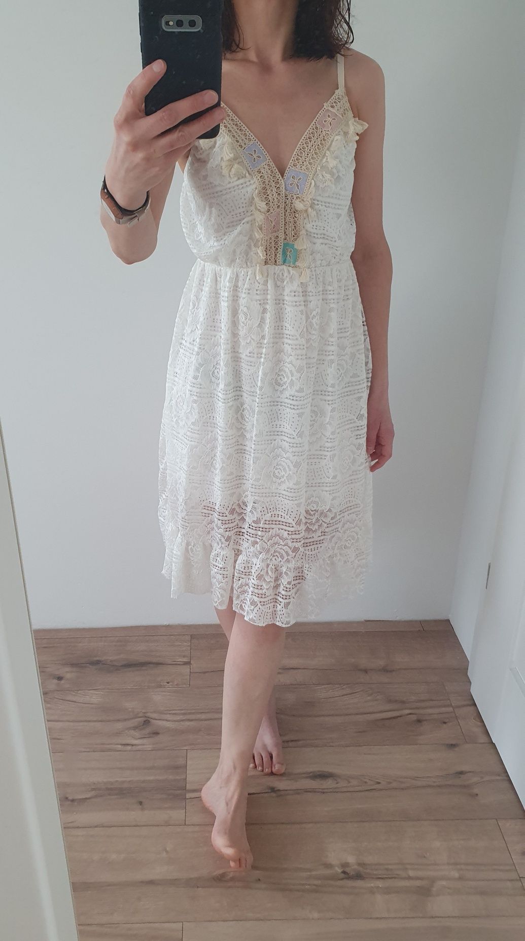 Włoska biała sukienka z koronką 36 wiskoza