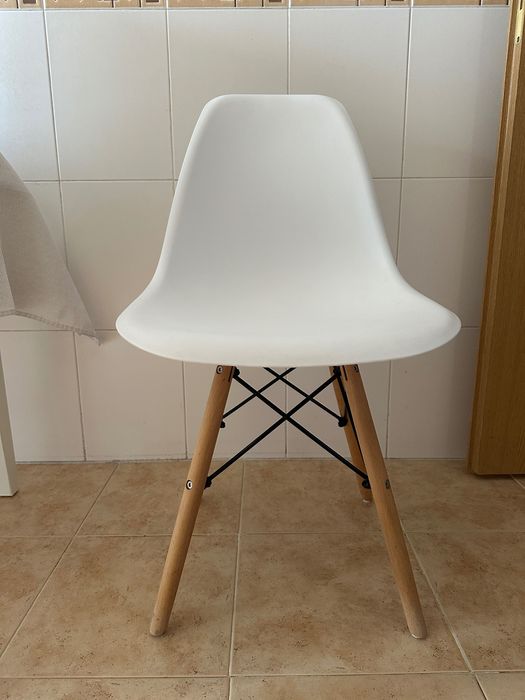 Cadeira branca madeira