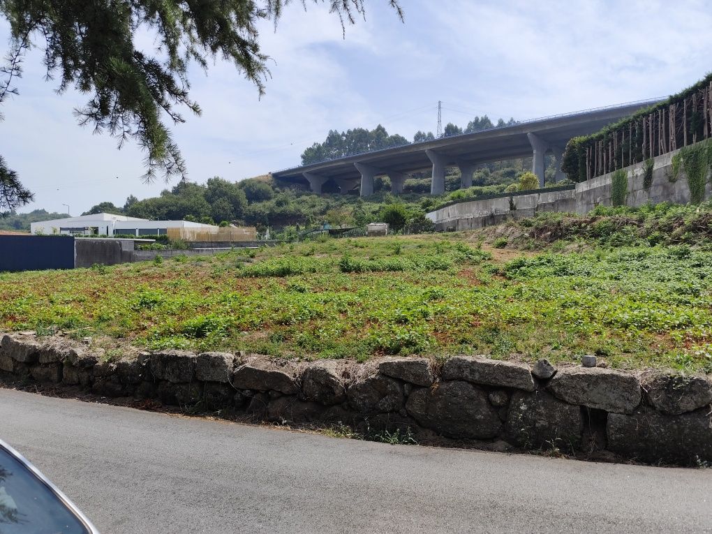 Terreno de 1350 M2 para construção em Serzedelo/Guimarães