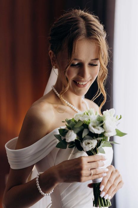 Продам весільну сукню