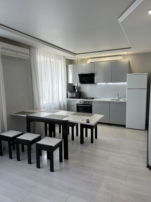 Сдам до Лета. Спальня и кухня-студия в р-не гориполкома