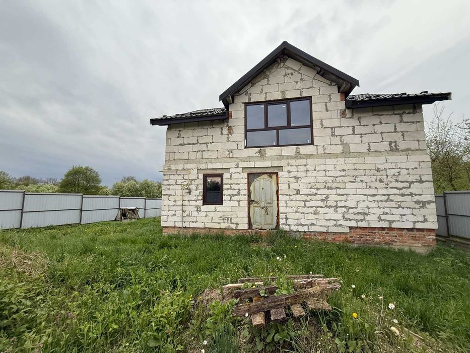 Продаж будинку в м.Самбір, село Ваньковичі. (25 сот.)ОГОРОДЖЕНИЙ.