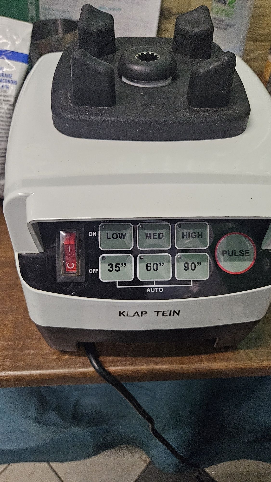 Продаю блендер Klap Tein