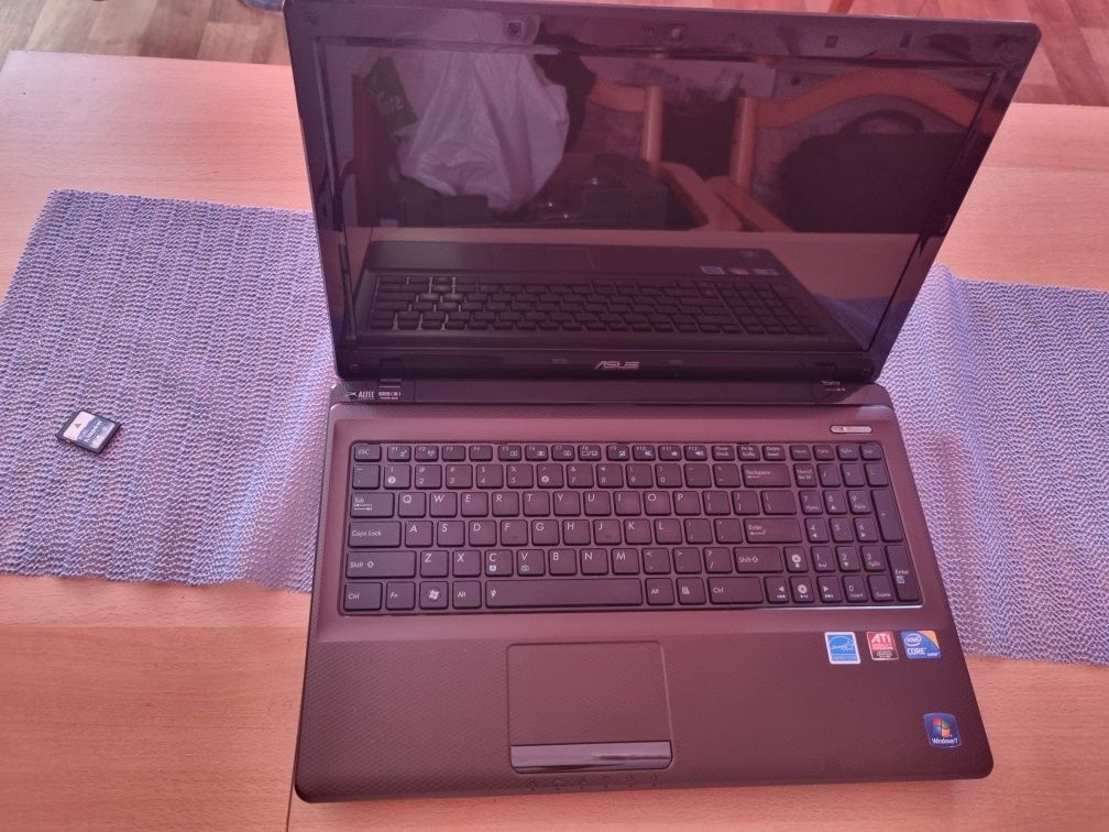 Laptop Asus X52J. Bez dysku.