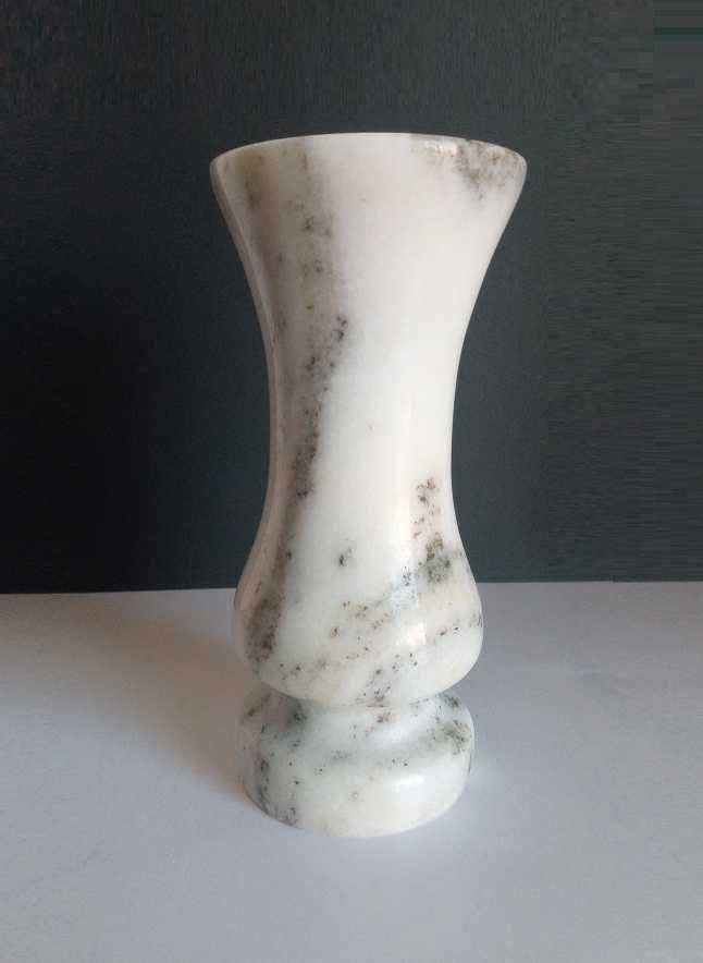 Stary marmurowy wazon świecznik