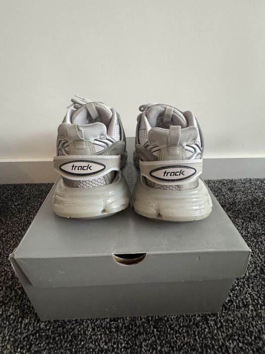 Balenciaga track 1 есть торг не большой