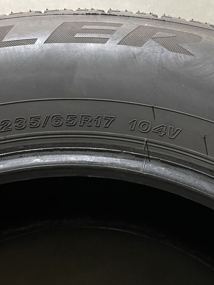 Шини літні Bridgestone 235/65 R17