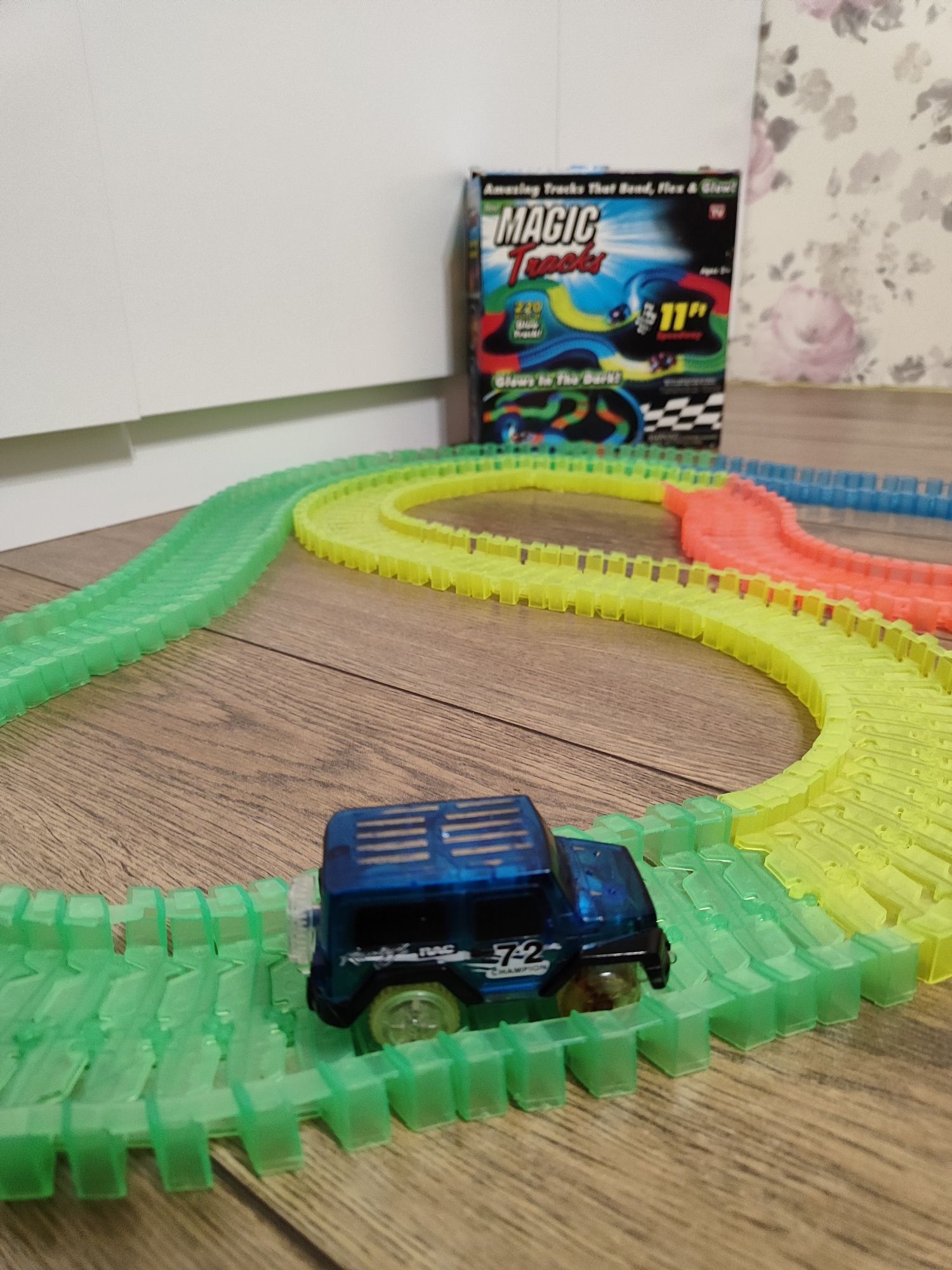 Magic Tracks трек з однієї машинкою