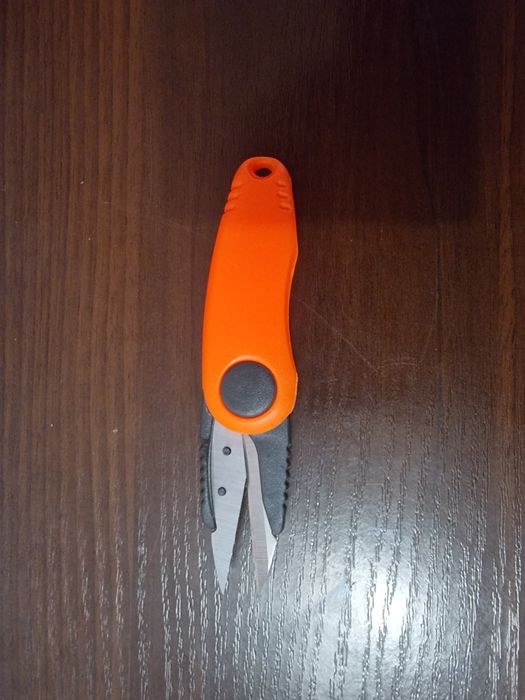 Ретрактор з ножицями