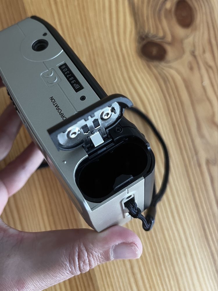 Maquina fotografica Konica pop AF-200