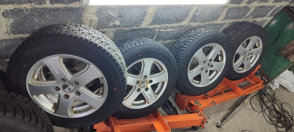 Диски 5*114,3 R15 з резиною 195-65 R15