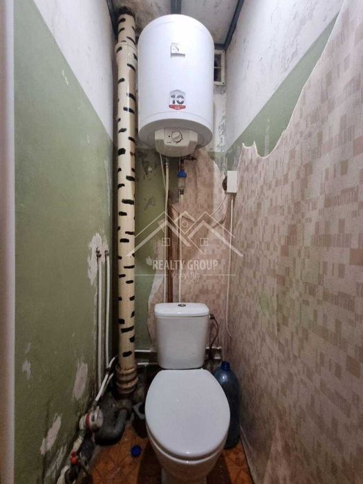 Продаж затишної 2к квартири на середньому поверсі