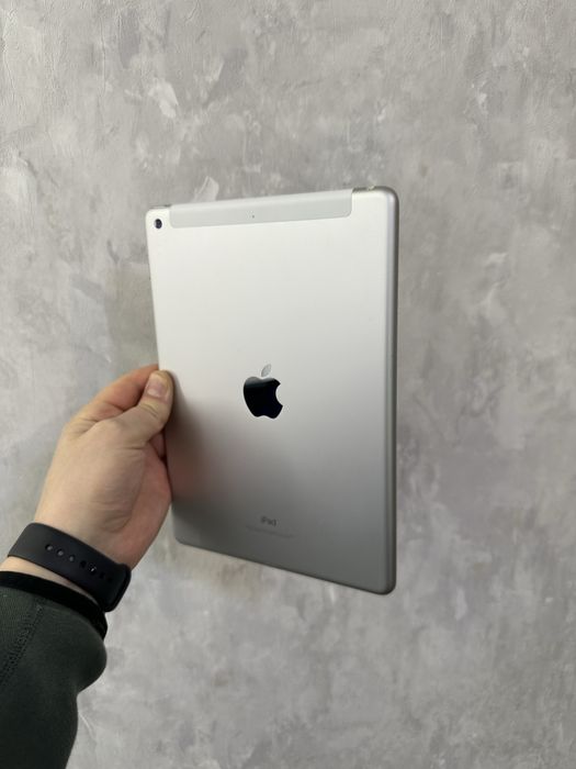 iPad 6, 32 ГБ, Wi-Fi.