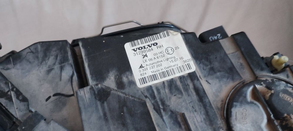 Lampy przednie Volvo V50 S40 białe