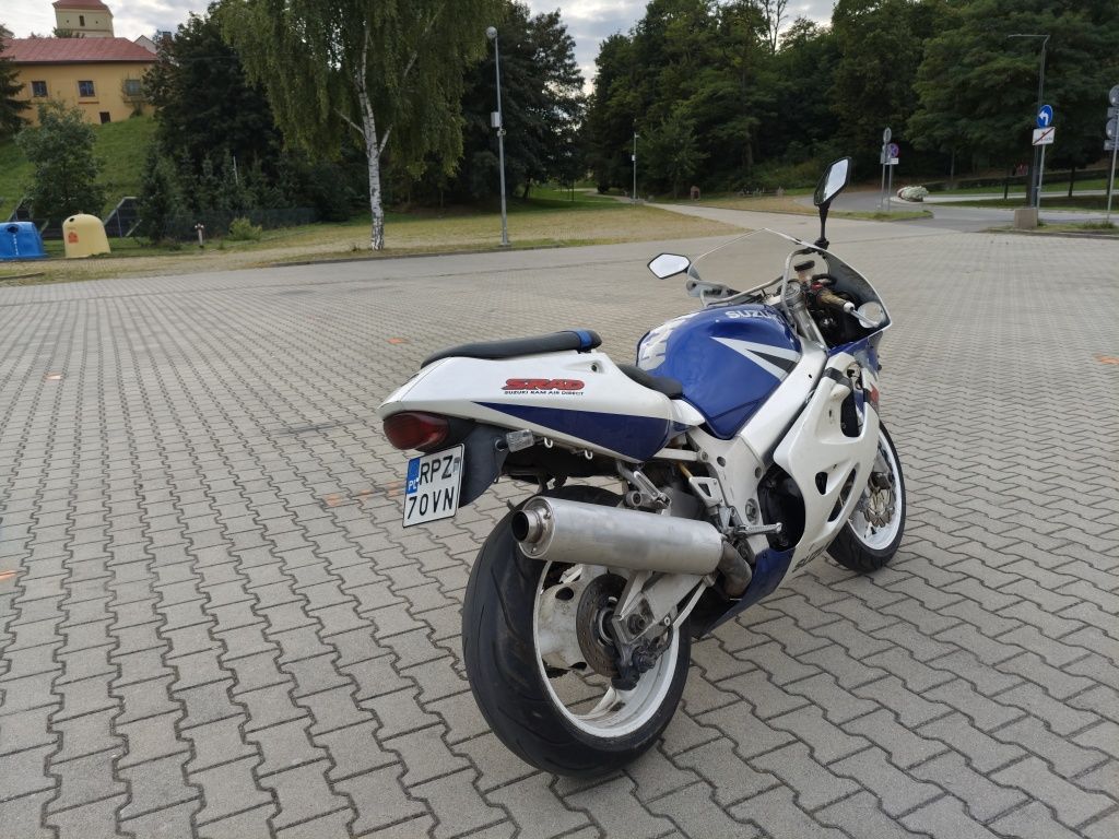 Suzuki GSX-R 750 SRAD 1997r. do niewielkich poprawek