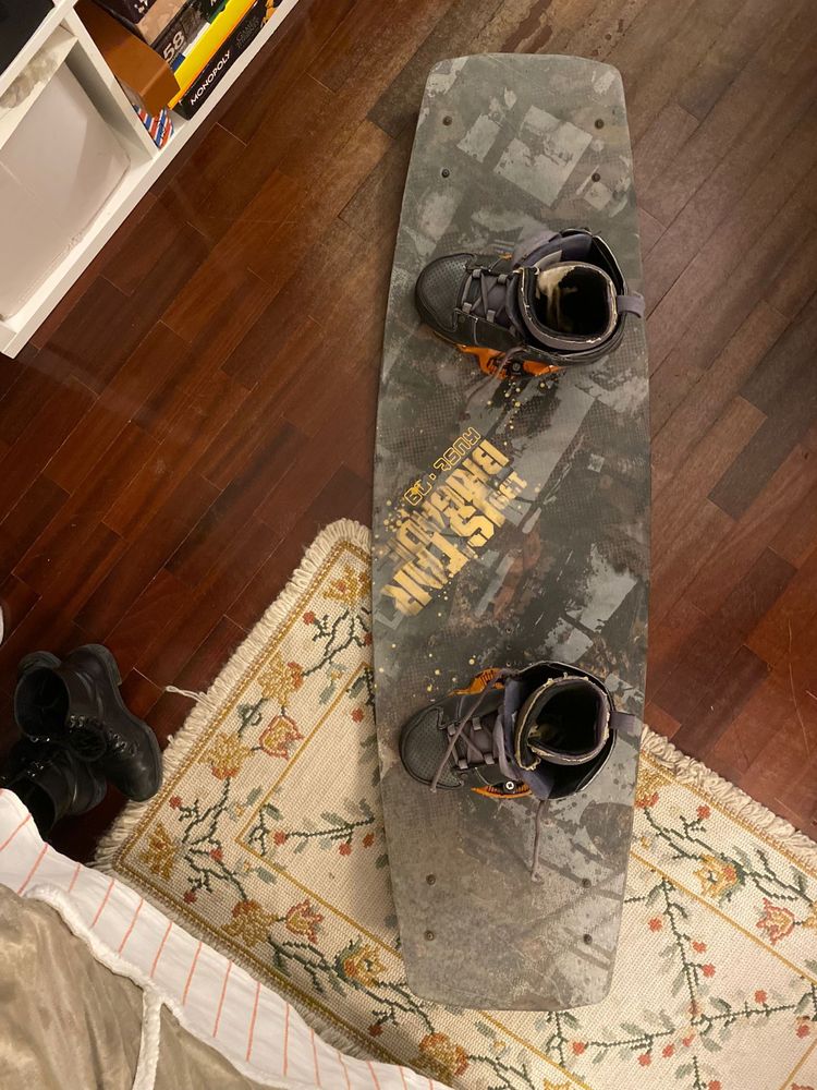 Prancha de Wakeboard com botas