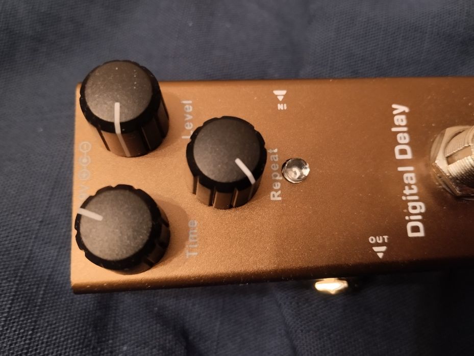 Ефект delay дісторшн бустер ревербератор овердрайв хорус тремоло