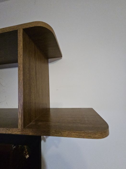 Polka wisząca na ścianę